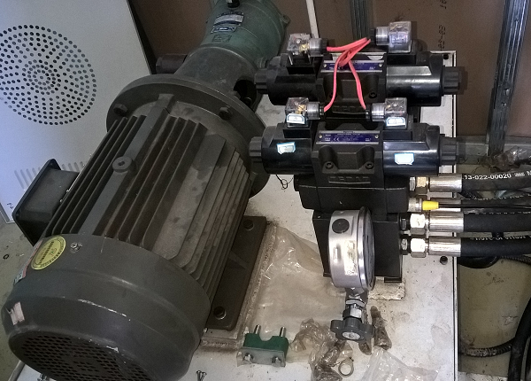 Гидравлический пресс для производства гнуто-клееных изделий VP-12/08TH