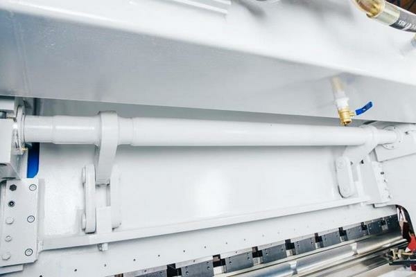 Листогибочный гидравлический пресс MetalTec HBM 63/2500 (Е22, инвертор заднего упора)