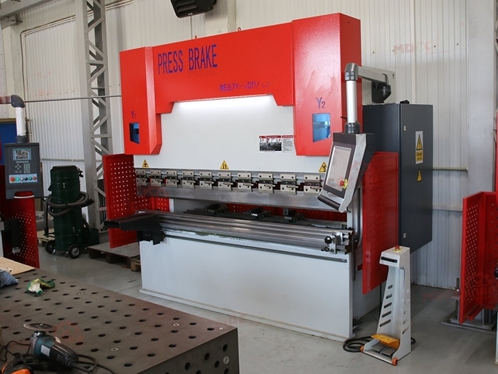 Вертикальный листогибочный пресс WE67K-100T/3200 DA-E80T