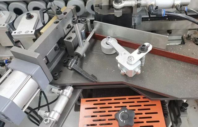 Автоматический кромкооблицовочный станок Excitech 736 Servo