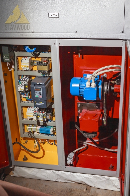 Рейсмусовый станок СР8-2 с редуктором подачи INNOVARI (Италия), частотным преобразователем Delta (Италия), электродвигателем АИР100
