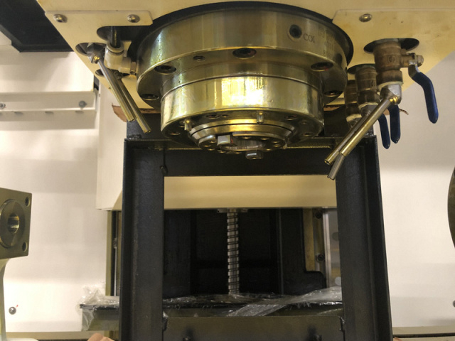 Фрезерный обрабатывающий центр 4-осевой KVL850B (SED855) HCNC