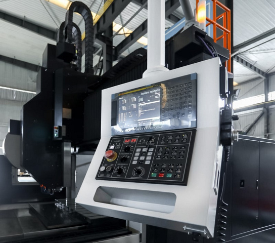 Портальный фрезерный центр KPM 1016