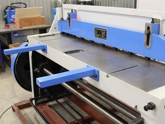 Гильотина с электроприводом Q11 3x1500