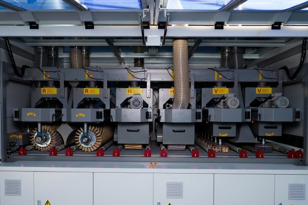 Автоматический рельефно-шлифовальный станок KDT PM7-1300/1000/650