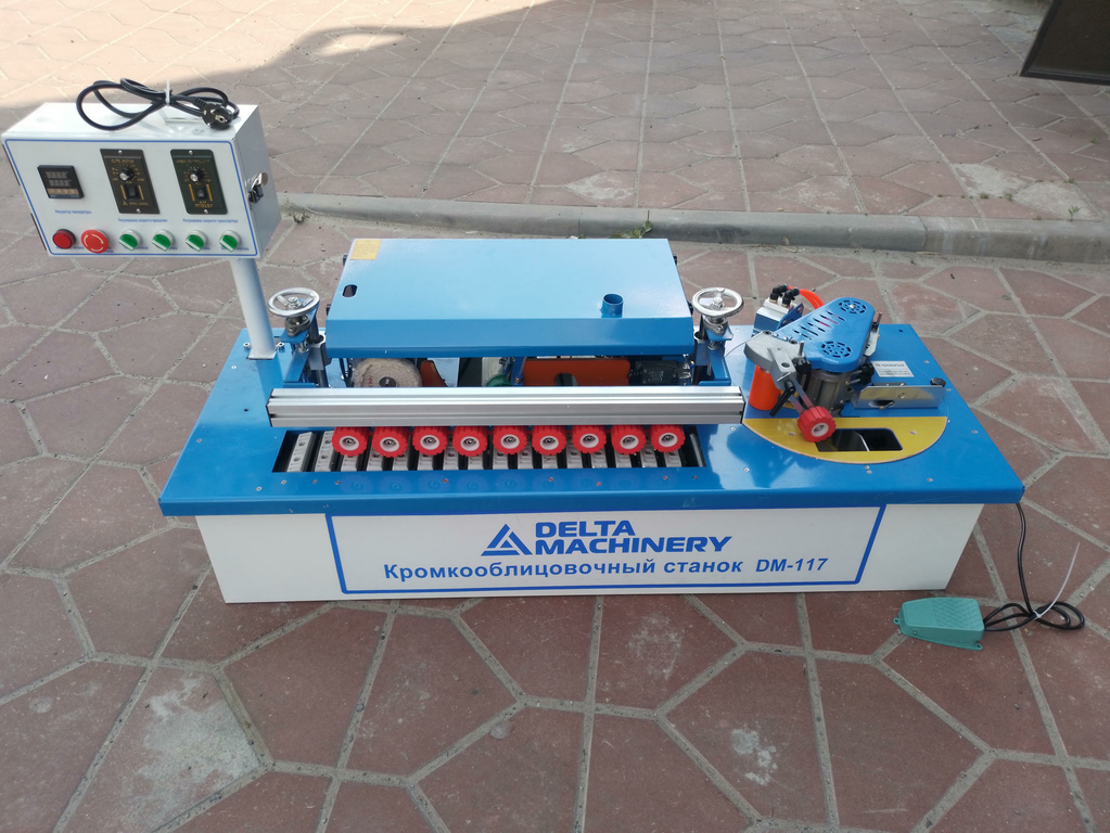 Кромкооблицовочный станок DELTAMACHINERY DM-117 c автоматической подачей заготовки