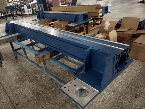 Автоматизированный комплекс лазерной резки YAWEI SMD HLS 3015