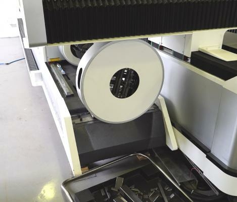 Установка лазерной резки круглых и профильных труб Bodor E3015T3-1000W MAX со сменным столом