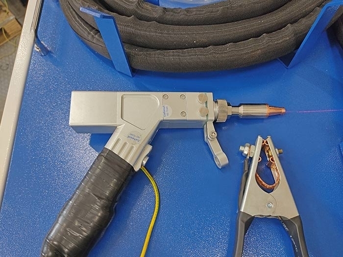 Аппарат лазерной сварки KY-W-HW1500-C 1.5кВт Raycus 3в1 (резка, сварка, очистка) с механизмом подачи проволоки и водным охлаждением
