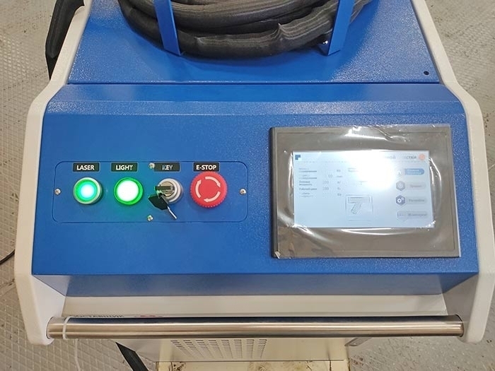 Аппарат лазерной сварки KY-W-HW1500-C 1.5кВт Raycus 4в1 (резка, сварка, очистка, очистка сварочных швов) с механизмом подачи проволоки и водным охлаждением