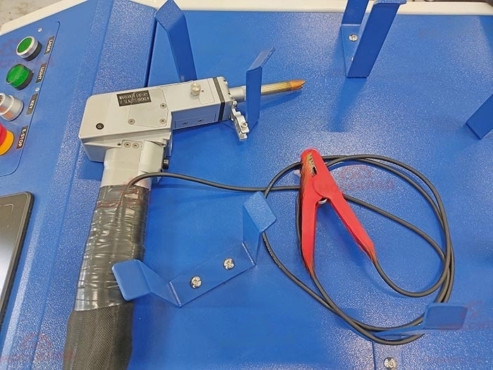 Волоконно-лазерный сварочный аппарат MFKY-W-HW1500-C 1.5кВт IPG с механизмом подачи проволоки