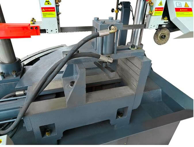 Полуавтоматический ленточнопильный станок MetalMaster MGH-300 Z60
