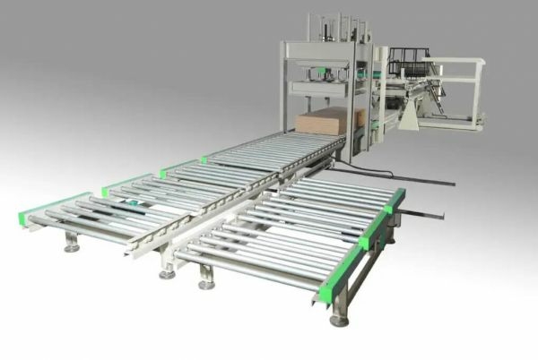 Линия облицовки (каширования) плитных материалов на основе плоского горячего пресса KP4/1