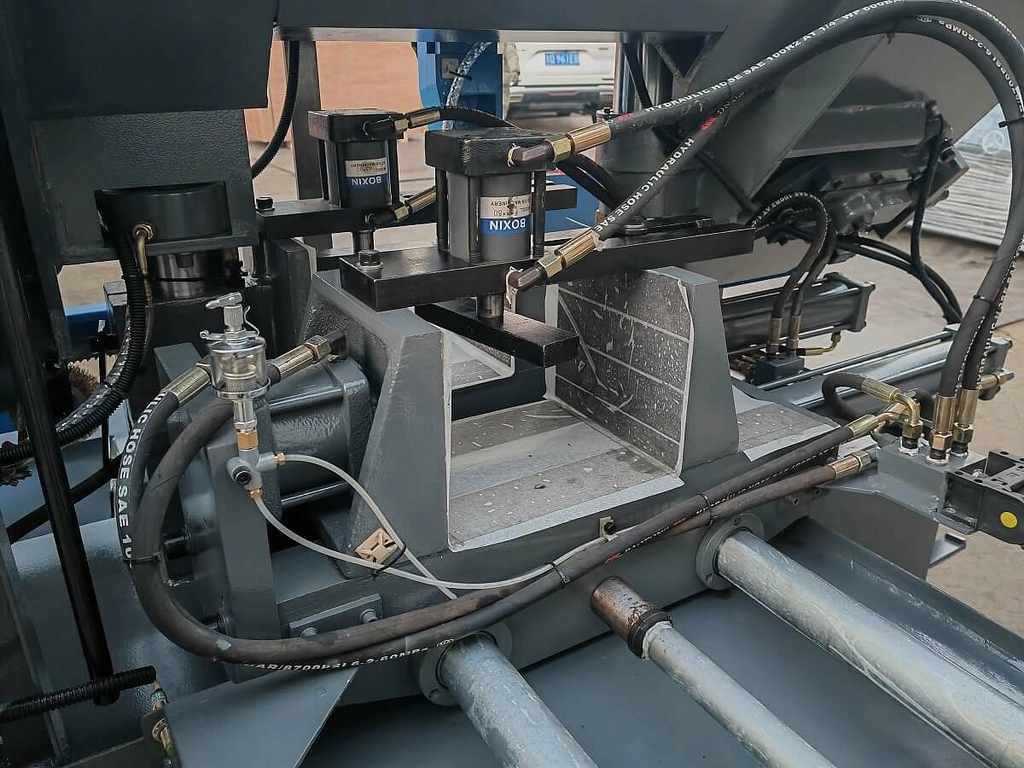 Автоматический колонный ленточнопильный станок MetalTec BS 400 CA