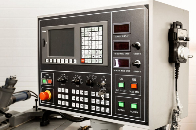 Бесцентрово-шлифовальные станки UNIVEQ UCG-3015 NC