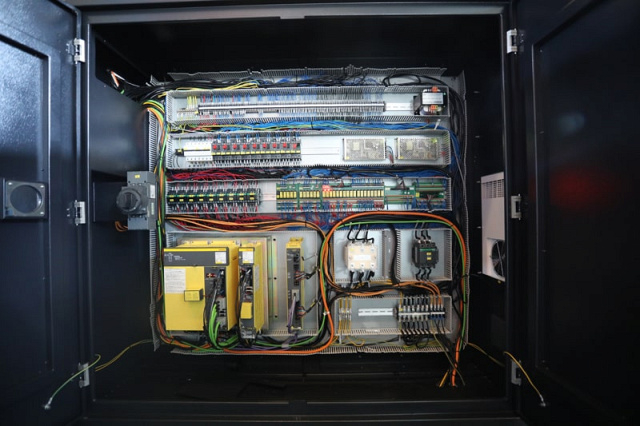 Портальный фрезерный центр KPM 1016