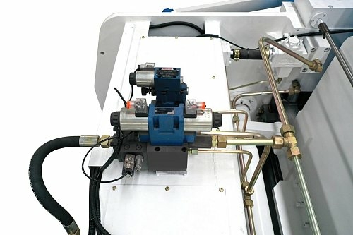 Листогибочный гидравлический пресс с ЧПУ TP10S MetalTec HBM 63/2500C