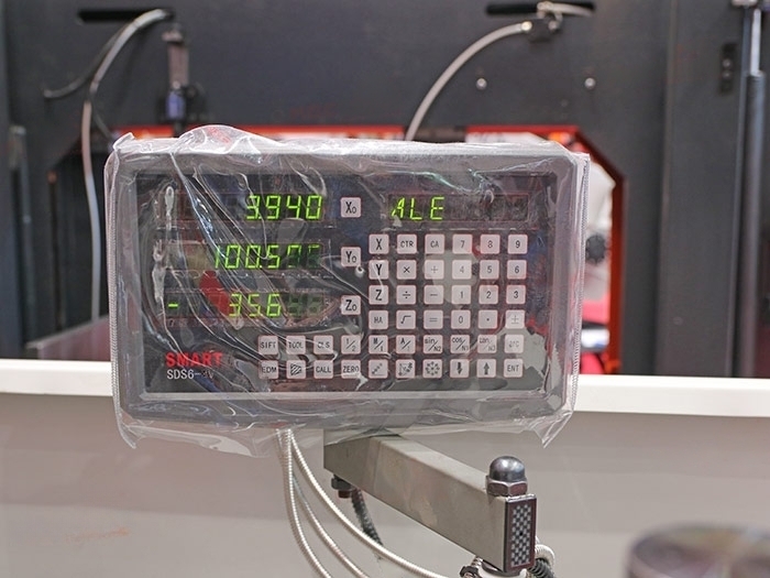 Токарный станок по металлу с УЦИ TU500B/1000