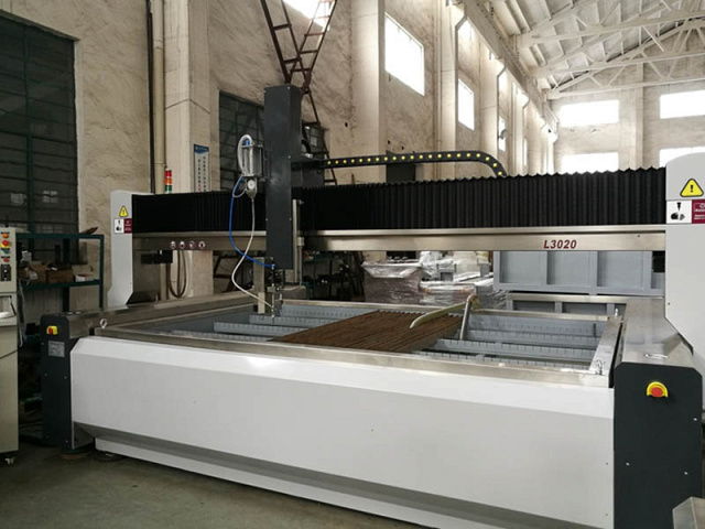 Установка гидроабразивной резки с ЧПУ IRONMAC НВД 420 МПа (37 кВт)