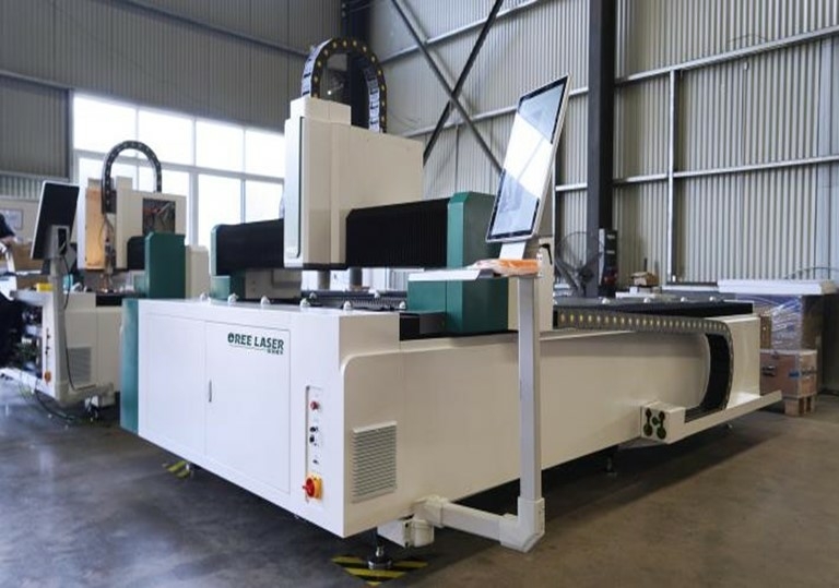 Станок лазерной резки металла OREE LASER FM3015A 3000W RAYCUS