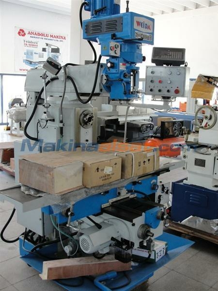 Универсальный фрезерный станок Weida X6332C