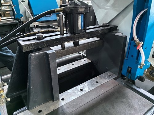 Ленточнопильный станок MetalTec MBS 330/50 CH (угол 90°)
