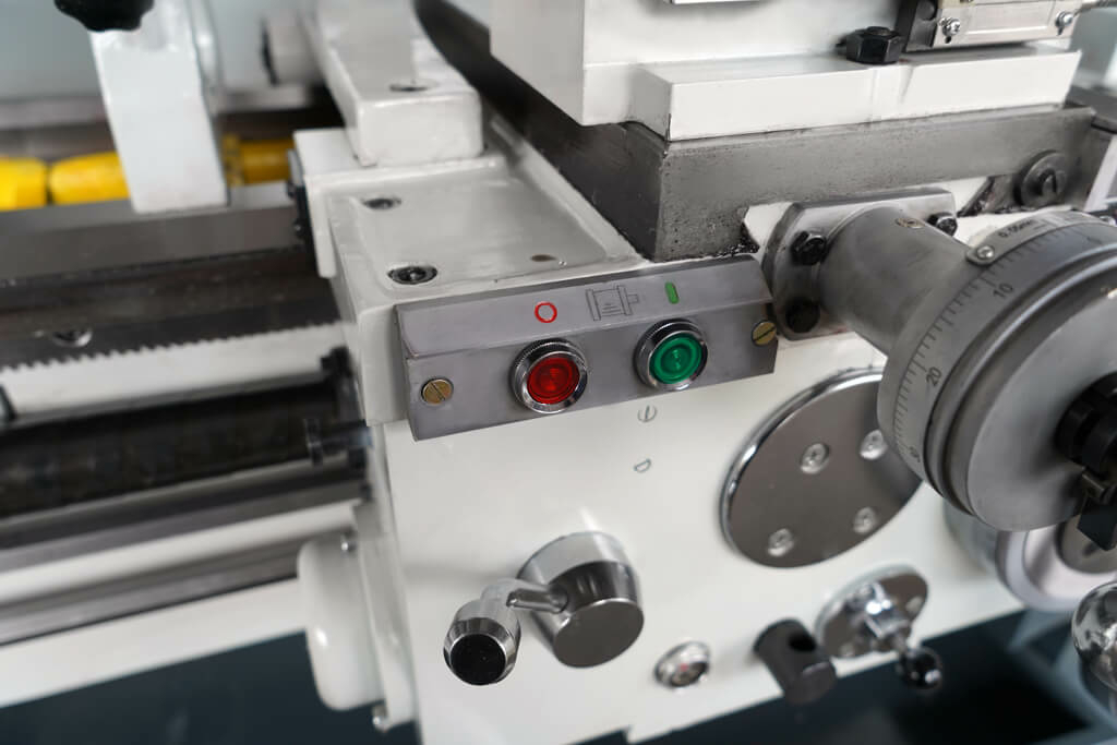 Токарно-винторезный станок Metal Master ZM 50150 DRO RFS