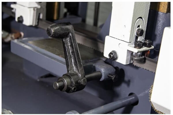 Ленточнопильный двухколонный станок Metal Master MGH-350E
